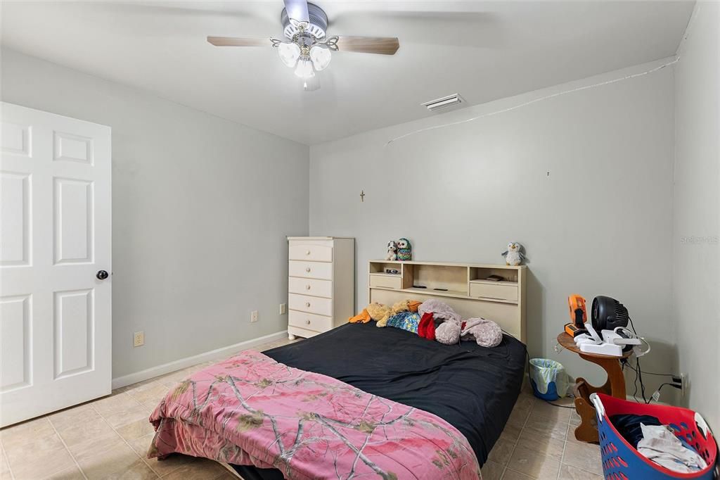 For Sale: $350,000 (2 beds, 2 baths, 1032 Square Feet)