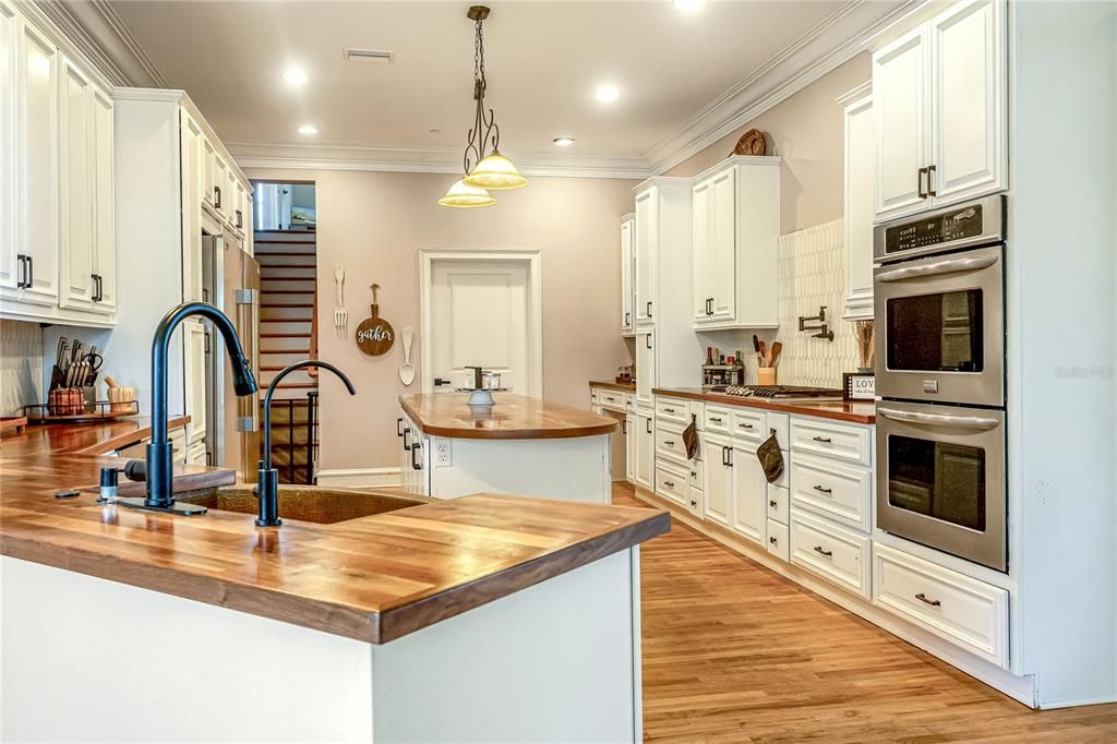For Sale: $1,399,000 (6 beds, 4 baths, 4331 Square Feet)