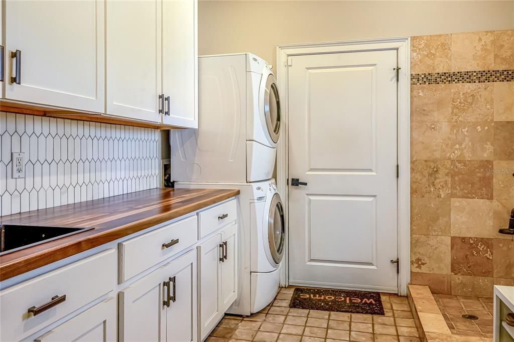 For Sale: $1,399,000 (6 beds, 4 baths, 4331 Square Feet)