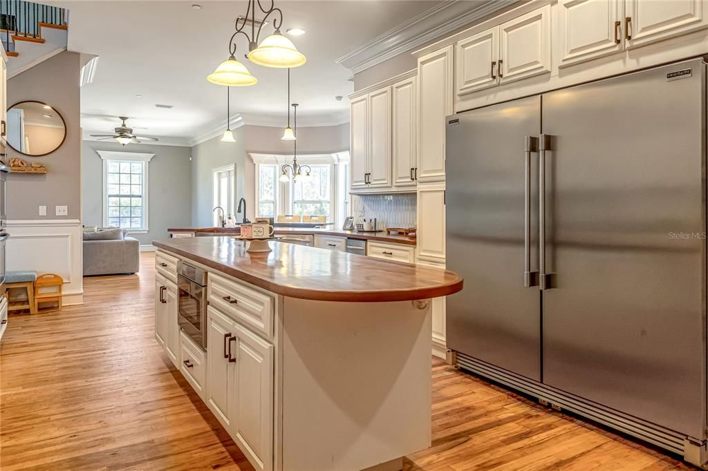 For Sale: $1,399,000 (6 beds, 4 baths, 4331 Square Feet)