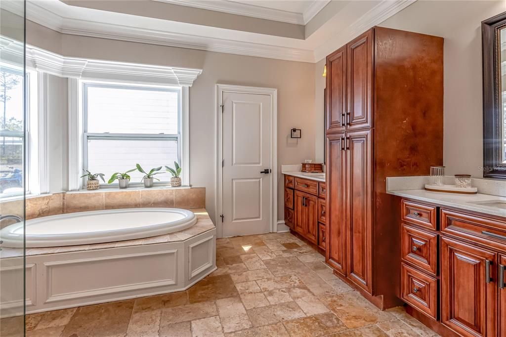 For Sale: $1,399,000 (6 beds, 4 baths, 4331 Square Feet)