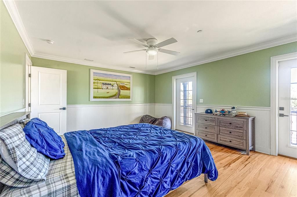 For Sale: $1,399,000 (6 beds, 4 baths, 4331 Square Feet)