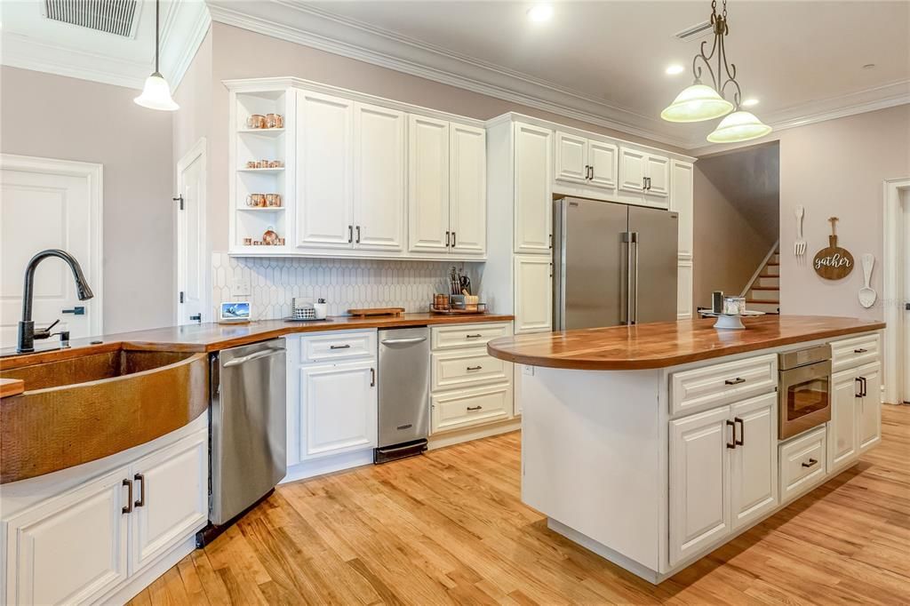 For Sale: $1,399,000 (6 beds, 4 baths, 4331 Square Feet)