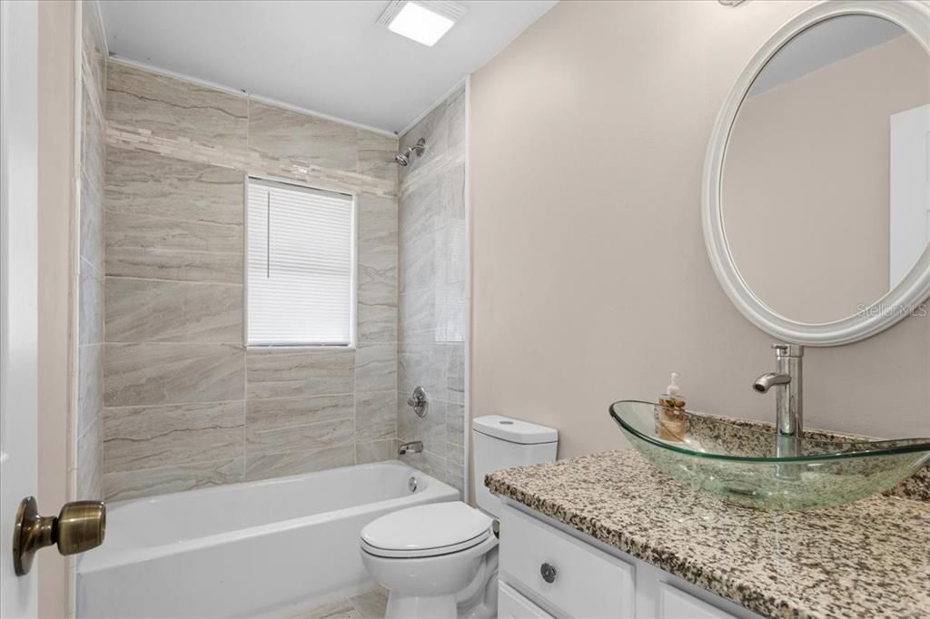 Active With Contract: $214,900 (2 beds, 1 baths, 804 Square Feet)