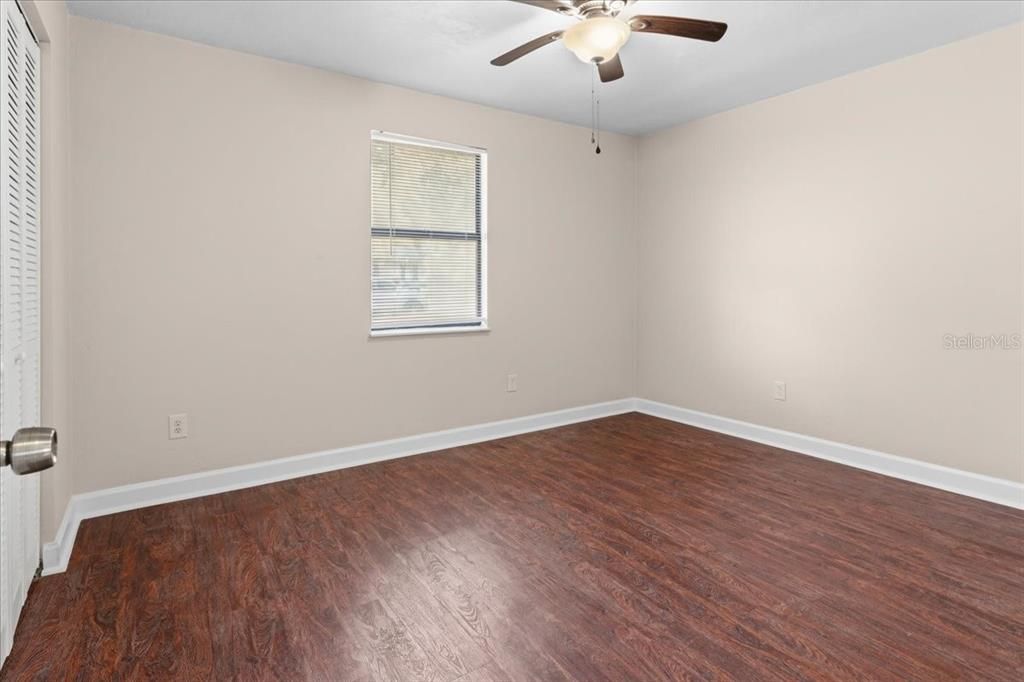 Active With Contract: $214,900 (2 beds, 1 baths, 804 Square Feet)