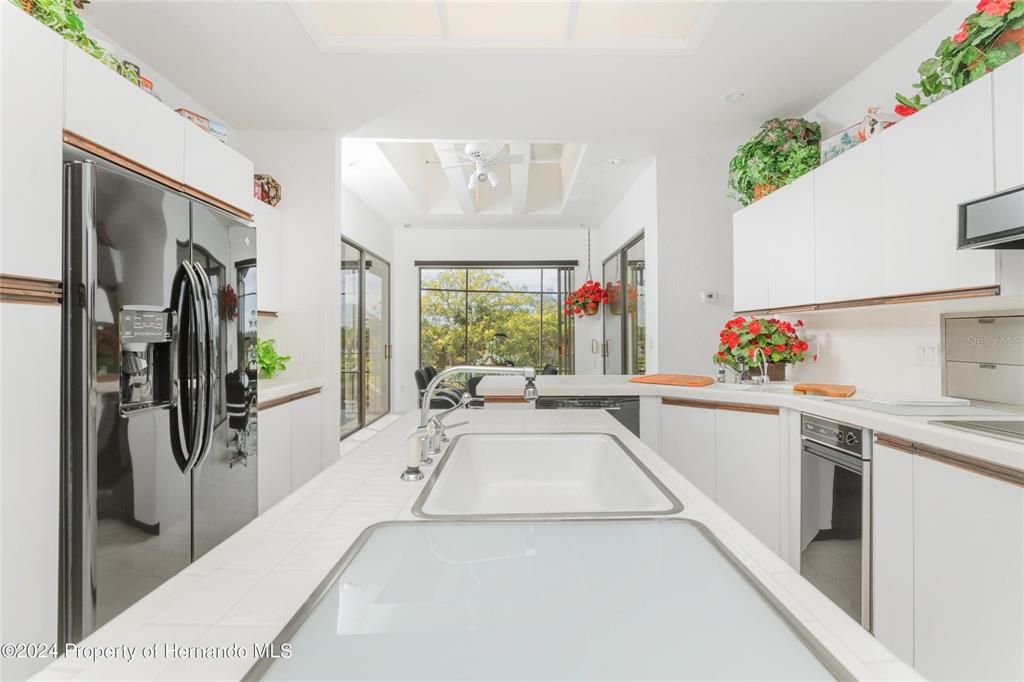 En Venta: $2,150,000 (5 camas, 4 baños, 6098 Pies cuadrados)