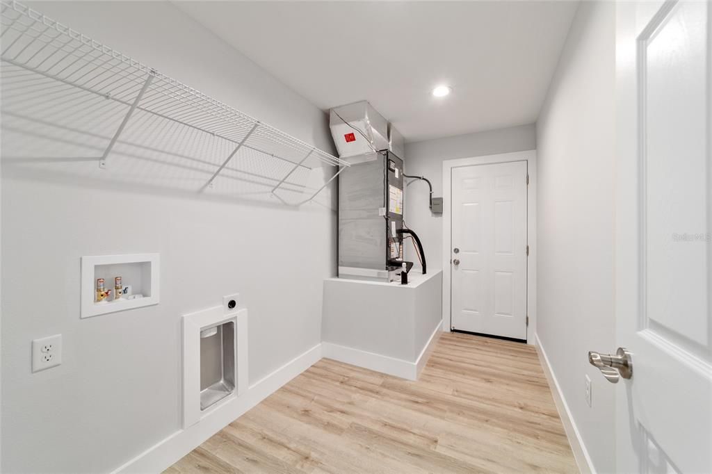 Active With Contract: $199,900 (3 beds, 2 baths, 1058 Square Feet)
