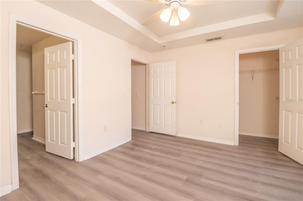 На продажу: $156,900 (2 спален, 2 ванн, 1083 Квадратных фут)