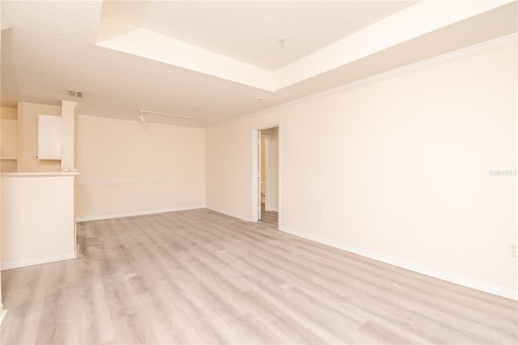 На продажу: $156,900 (2 спален, 2 ванн, 1083 Квадратных фут)