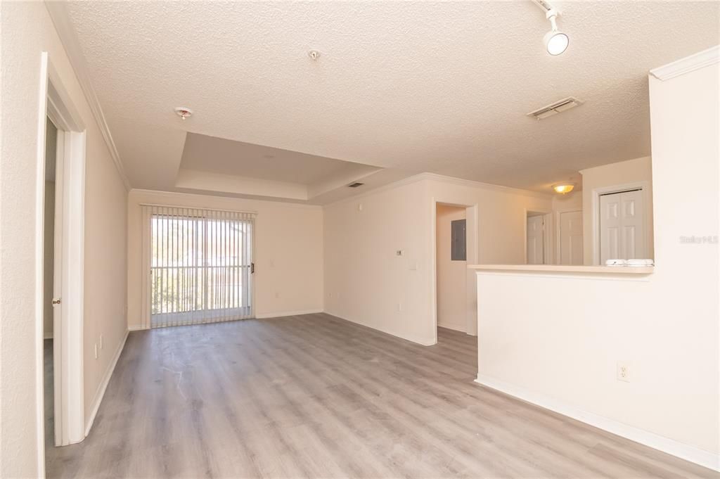 На продажу: $156,900 (2 спален, 2 ванн, 1083 Квадратных фут)