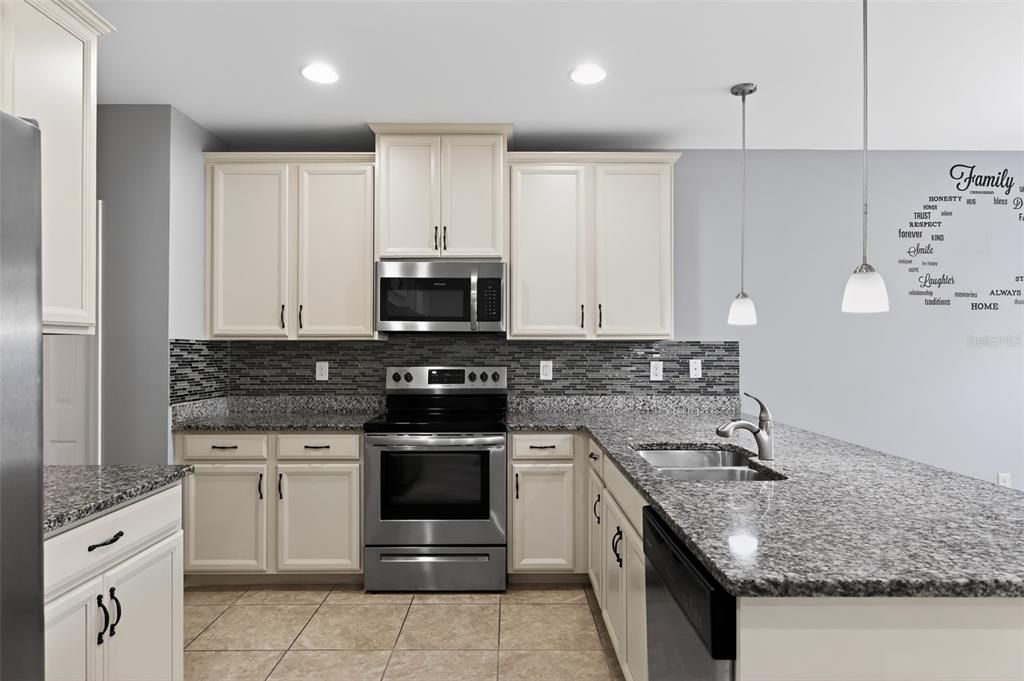 For Sale: $289,000 (3 beds, 2 baths, 1829 Square Feet)