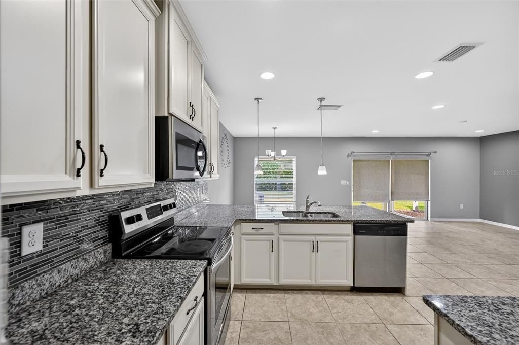 For Sale: $289,000 (3 beds, 2 baths, 1829 Square Feet)