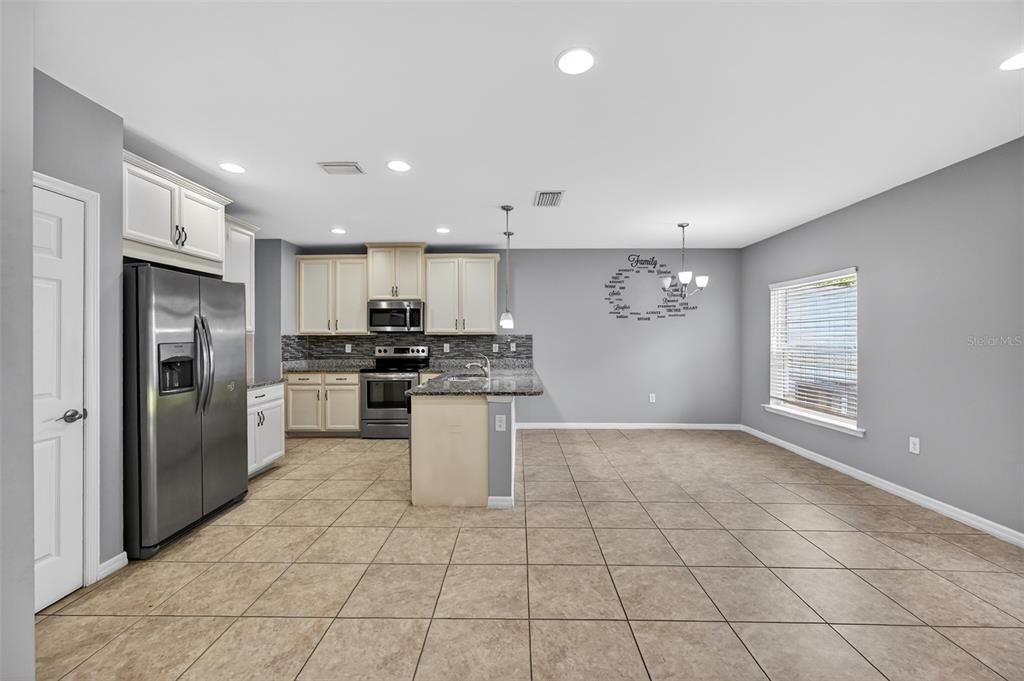 For Sale: $289,000 (3 beds, 2 baths, 1829 Square Feet)