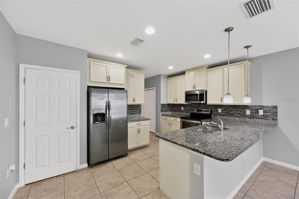 For Sale: $289,000 (3 beds, 2 baths, 1829 Square Feet)