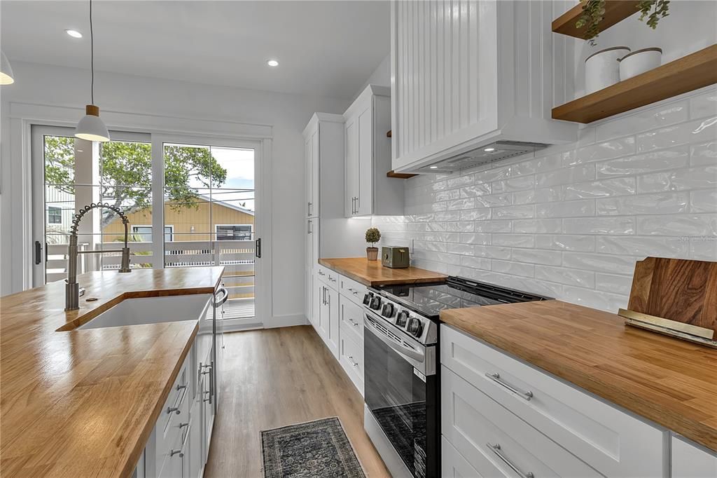For Sale: $3,475,000 (7 beds, 6 baths, 3025 Square Feet)