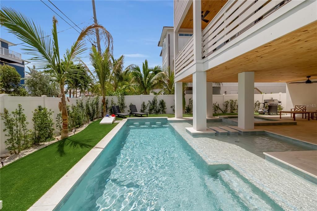 For Sale: $3,475,000 (7 beds, 6 baths, 3025 Square Feet)