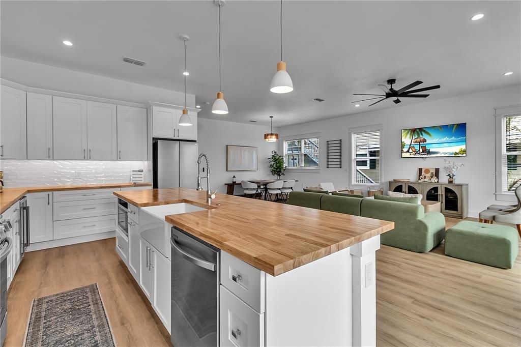 For Sale: $3,475,000 (7 beds, 6 baths, 3025 Square Feet)