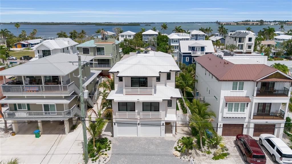 For Sale: $3,475,000 (7 beds, 6 baths, 3025 Square Feet)
