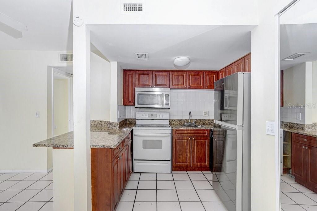 Active With Contract: $84,990 (1 beds, 1 baths, 710 Square Feet)