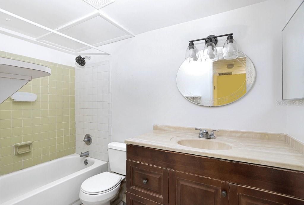 Active With Contract: $84,990 (1 beds, 1 baths, 710 Square Feet)