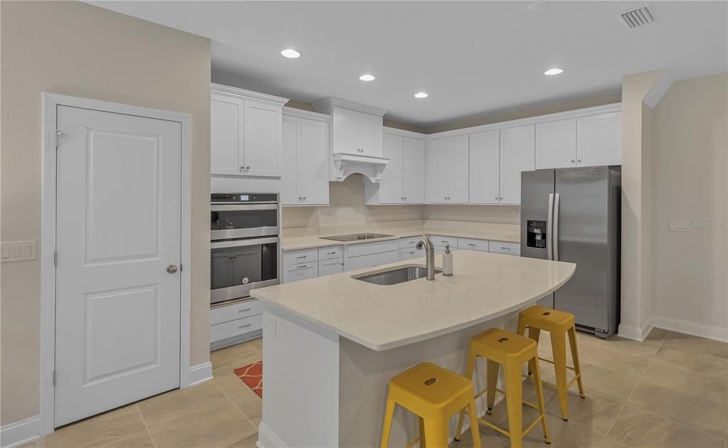 Activo con contrato: $349,990 (3 camas, 2 baños, 2043 Pies cuadrados)