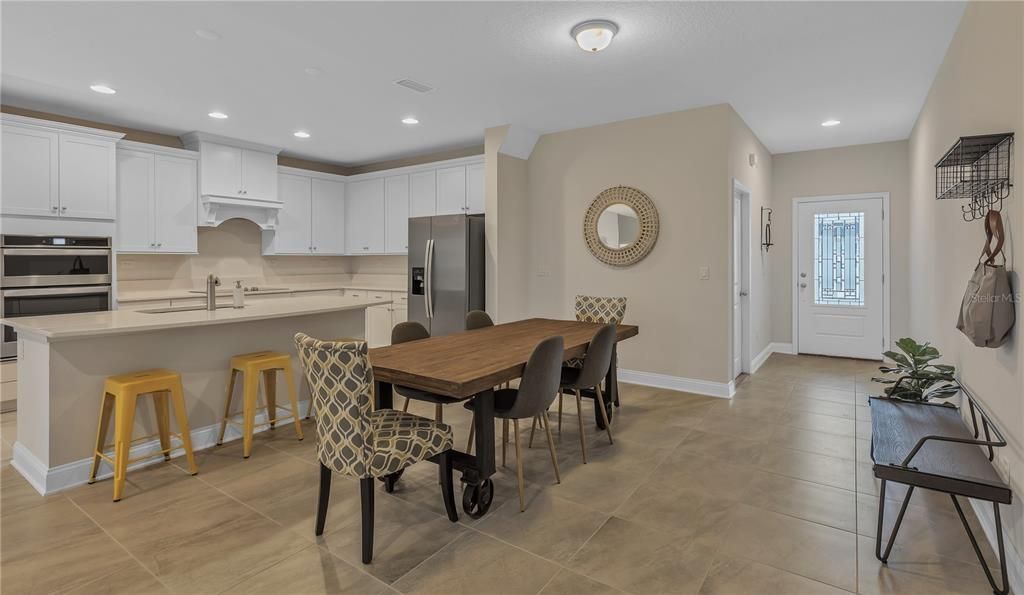 Activo con contrato: $349,990 (3 camas, 2 baños, 2043 Pies cuadrados)