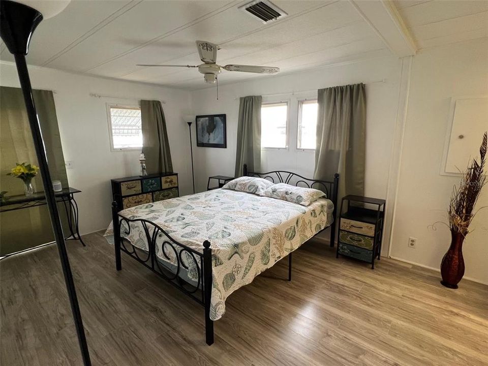 Activo con contrato: $79,900 (2 camas, 2 baños, 1000 Pies cuadrados)