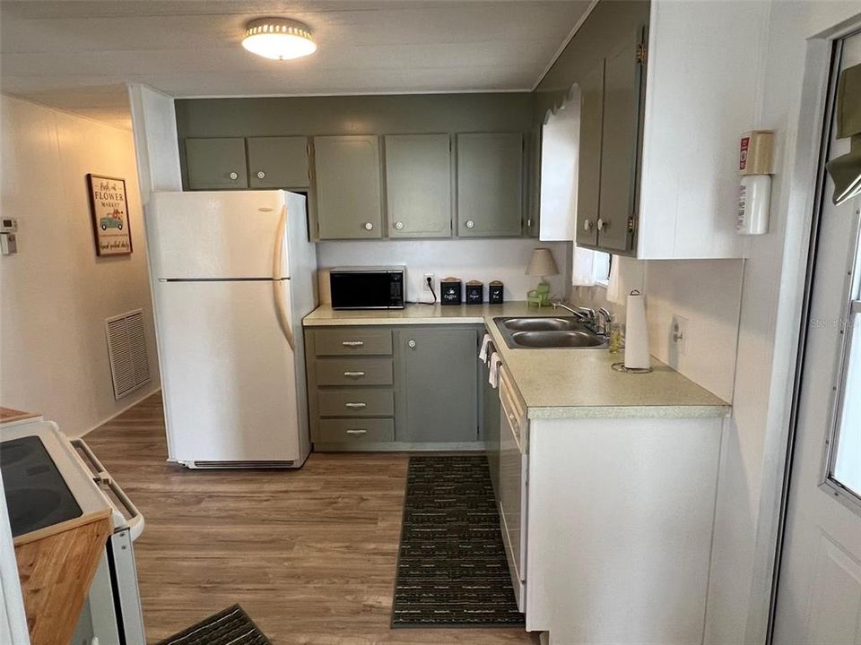 Activo con contrato: $79,900 (2 camas, 2 baños, 1000 Pies cuadrados)