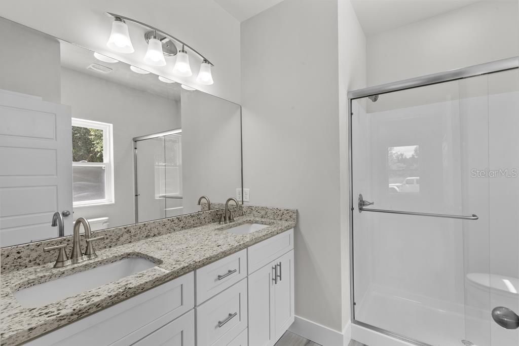 合同活跃: $248,900 (3 贝兹, 2 浴室, 1362 平方英尺)