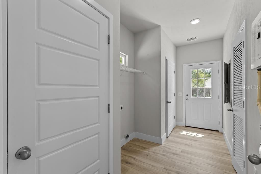 合同活跃: $248,900 (3 贝兹, 2 浴室, 1362 平方英尺)