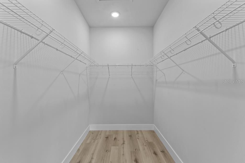 合同活跃: $248,900 (3 贝兹, 2 浴室, 1362 平方英尺)