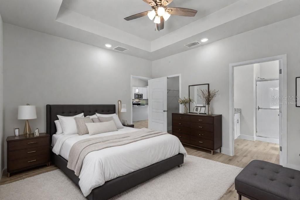 合同活跃: $248,900 (3 贝兹, 2 浴室, 1362 平方英尺)