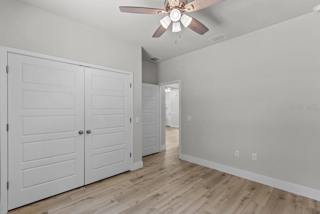 合同活跃: $248,900 (3 贝兹, 2 浴室, 1362 平方英尺)