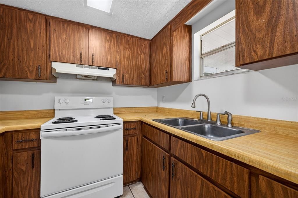For Sale: $459,000 (3 beds, 3 baths, 2658 Square Feet)