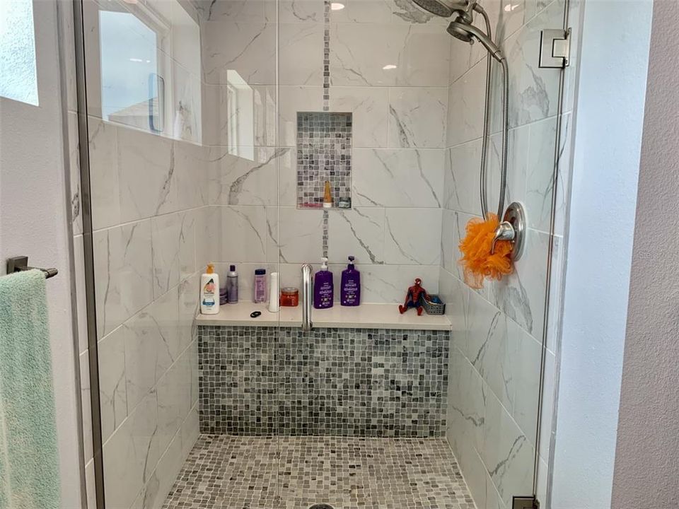 En Venta: $595,000 (3 camas, 2 baños, 1964 Pies cuadrados)