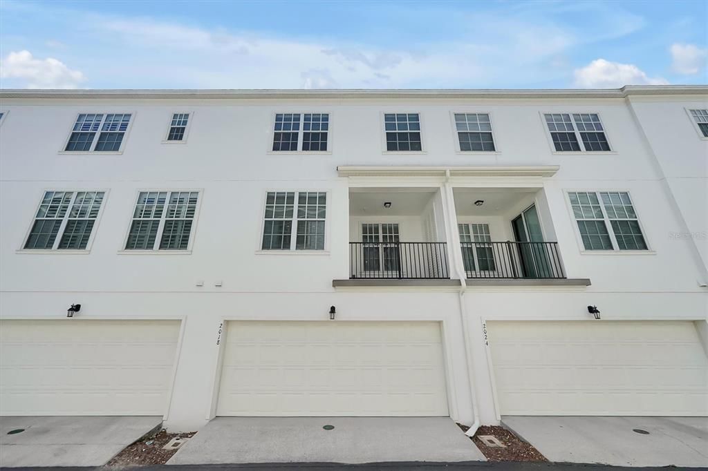 En Venta: $650,000 (3 camas, 3 baños, 2064 Pies cuadrados)