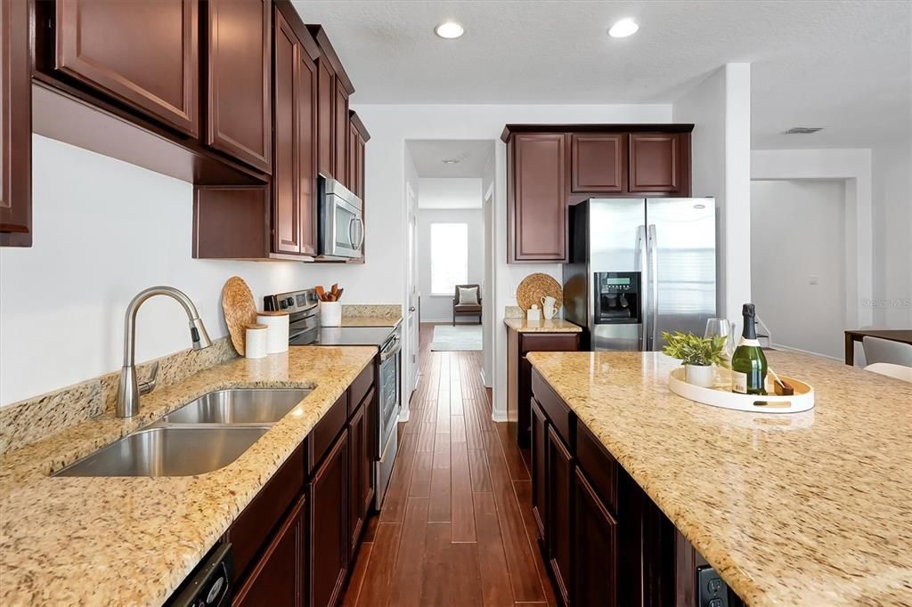 En Venta: $650,000 (3 camas, 3 baños, 2064 Pies cuadrados)