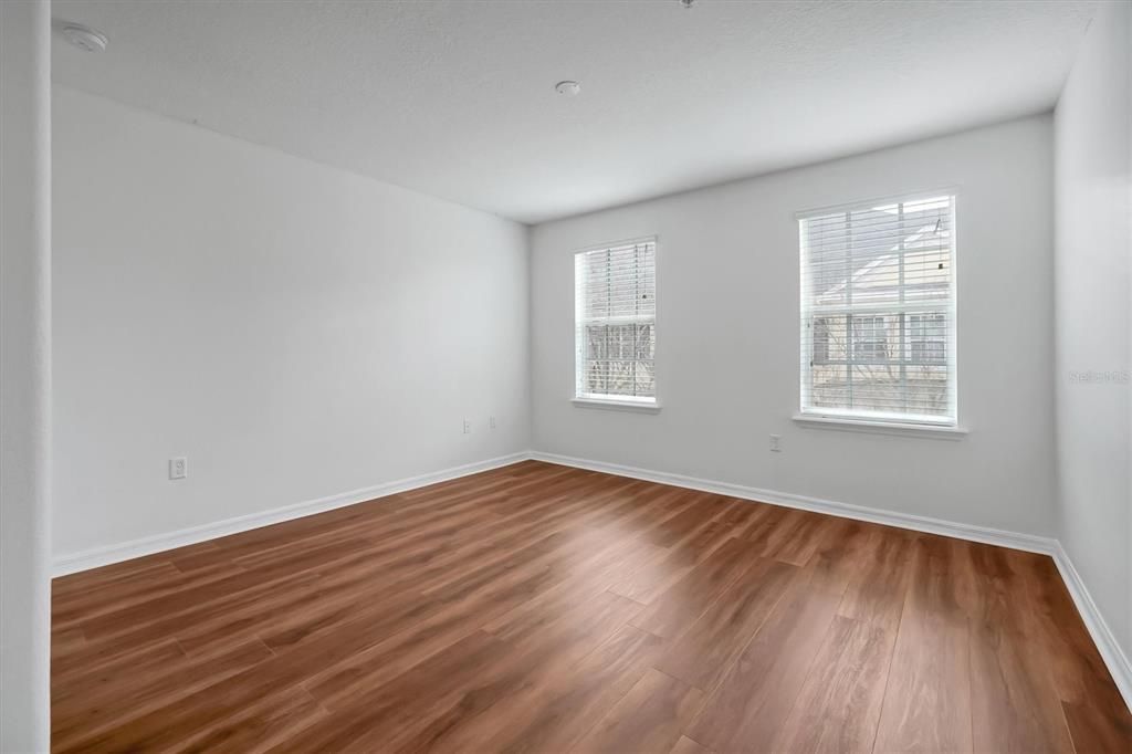 En Venta: $650,000 (3 camas, 3 baños, 2064 Pies cuadrados)