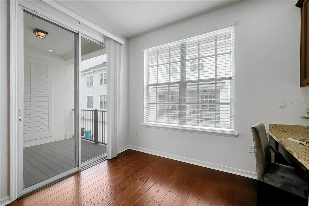 En Venta: $650,000 (3 camas, 3 baños, 2064 Pies cuadrados)