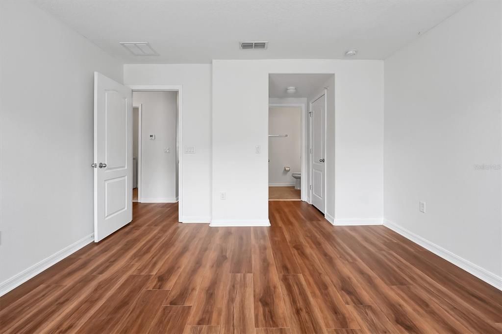 En Venta: $650,000 (3 camas, 3 baños, 2064 Pies cuadrados)