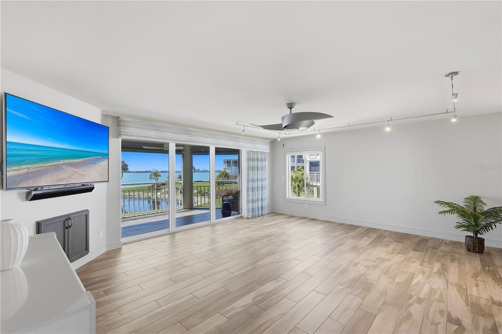 For Sale: $1,135,000 (3 beds, 2 baths, 2103 Square Feet)