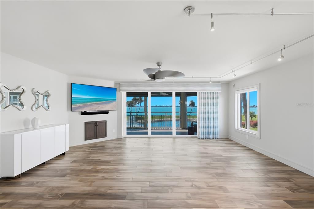 For Sale: $1,135,000 (3 beds, 2 baths, 2103 Square Feet)