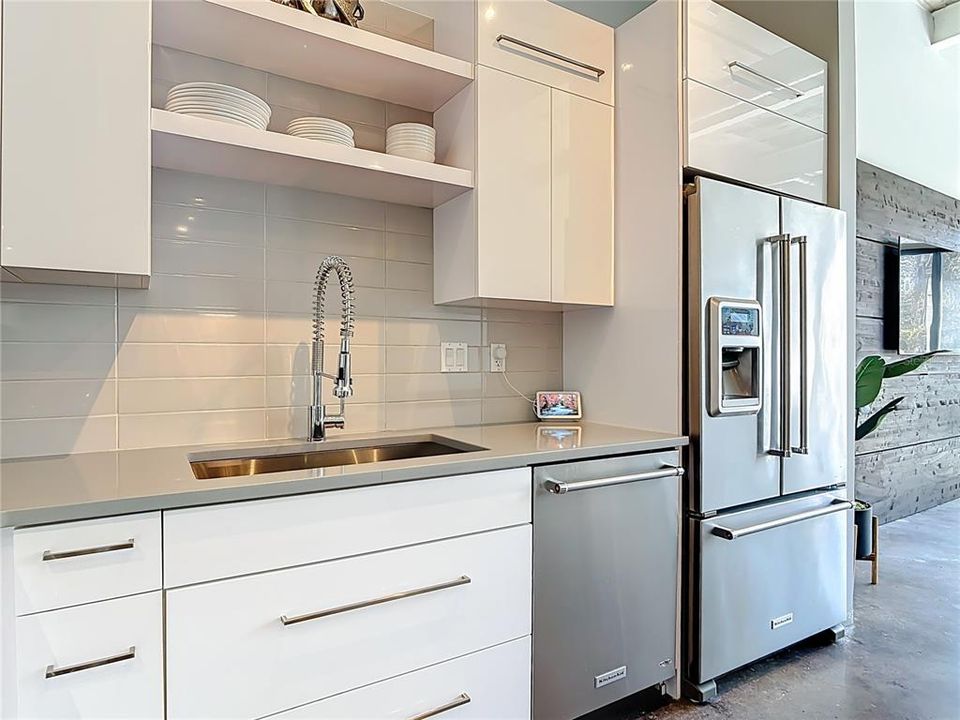 На продажу: $469,900 (2 спален, 1 ванн, 1077 Квадратных фут)