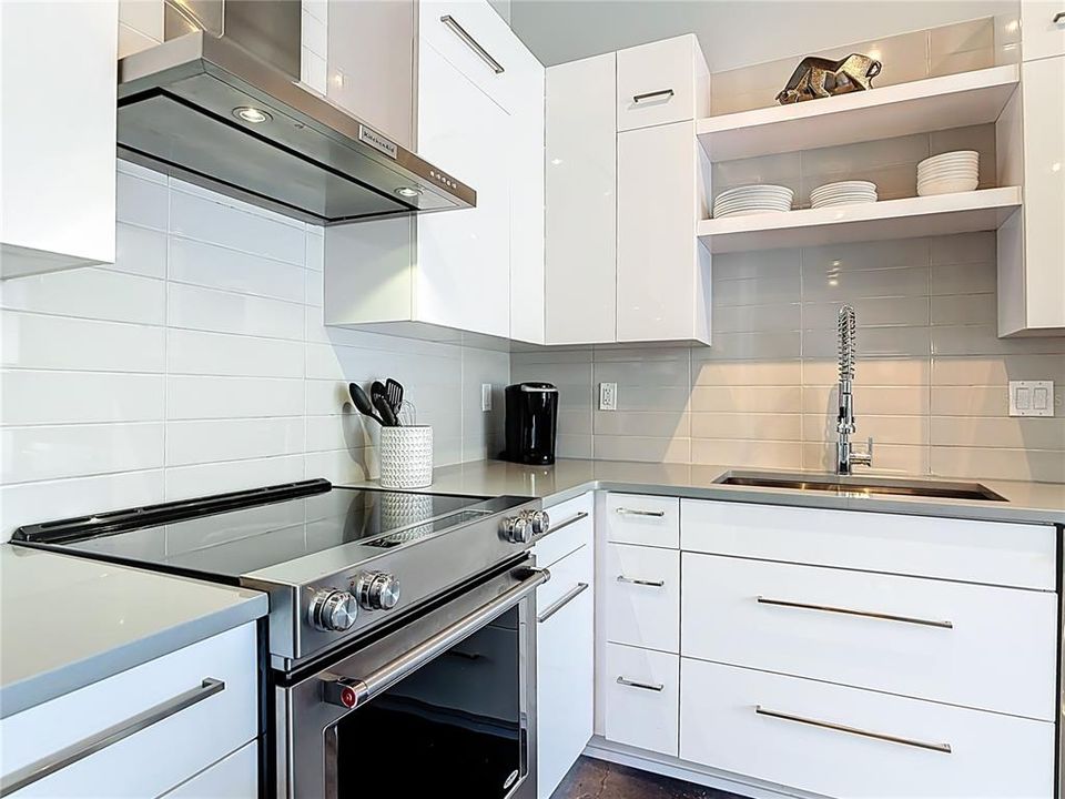 На продажу: $469,900 (2 спален, 1 ванн, 1077 Квадратных фут)