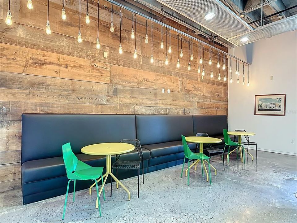 На продажу: $469,900 (2 спален, 1 ванн, 1077 Квадратных фут)