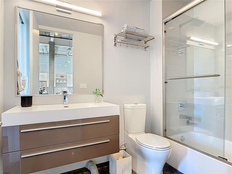 На продажу: $469,900 (2 спален, 1 ванн, 1077 Квадратных фут)