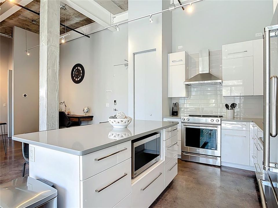 На продажу: $469,900 (2 спален, 1 ванн, 1077 Квадратных фут)