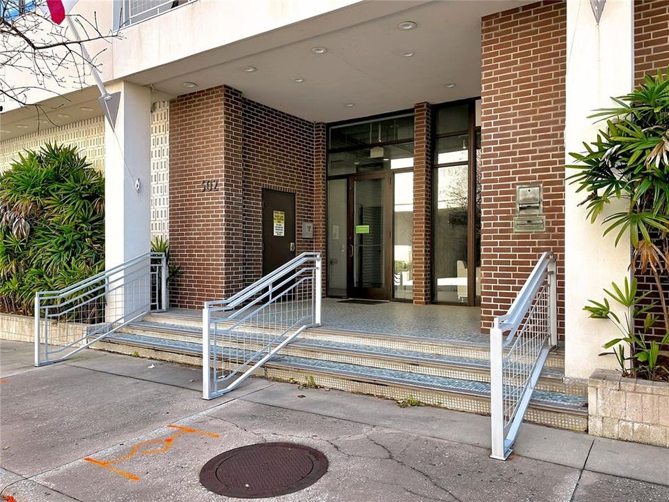 На продажу: $469,900 (2 спален, 1 ванн, 1077 Квадратных фут)