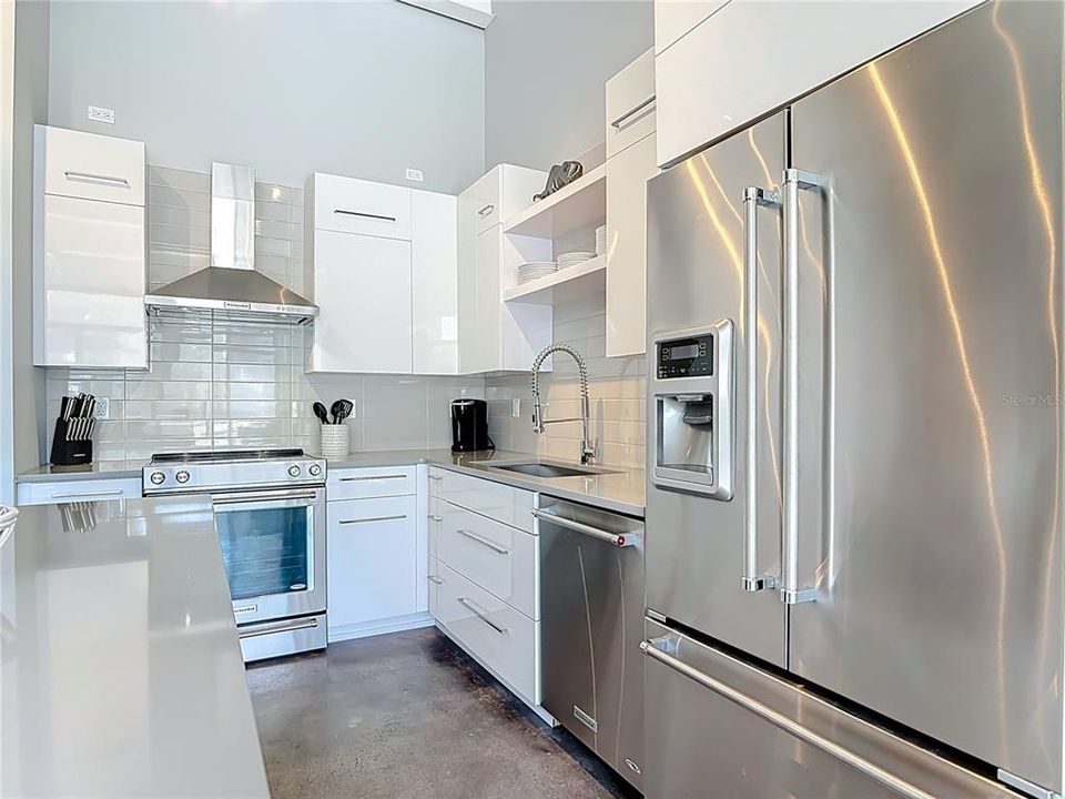 На продажу: $469,900 (2 спален, 1 ванн, 1077 Квадратных фут)