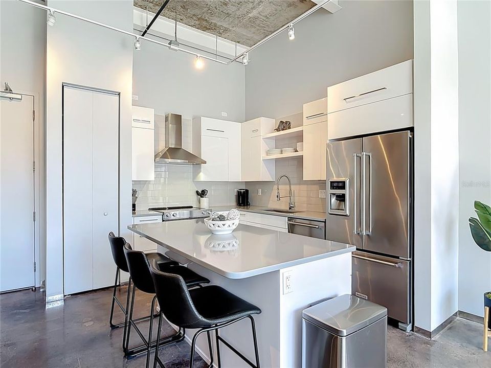 На продажу: $469,900 (2 спален, 1 ванн, 1077 Квадратных фут)